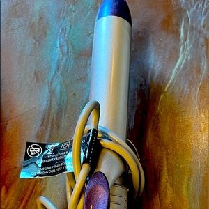 Monat curling iron. Used twice